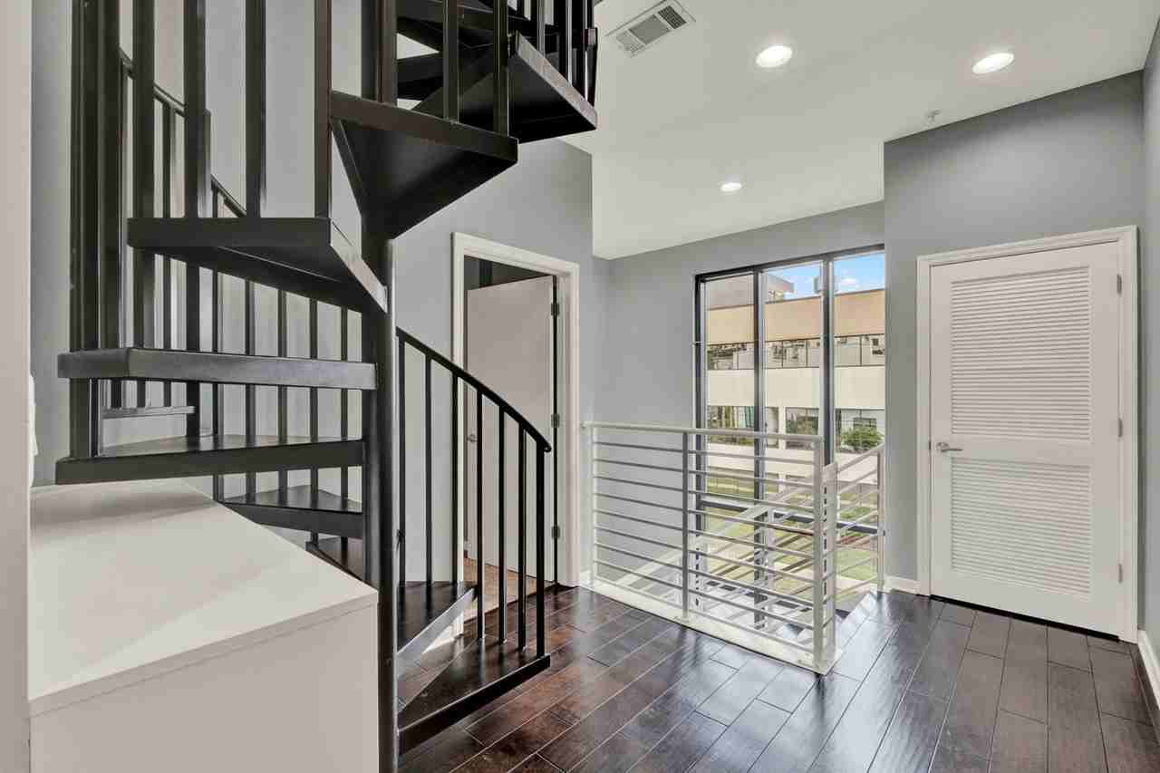 465 E South St #3 - Photo 4 of 22