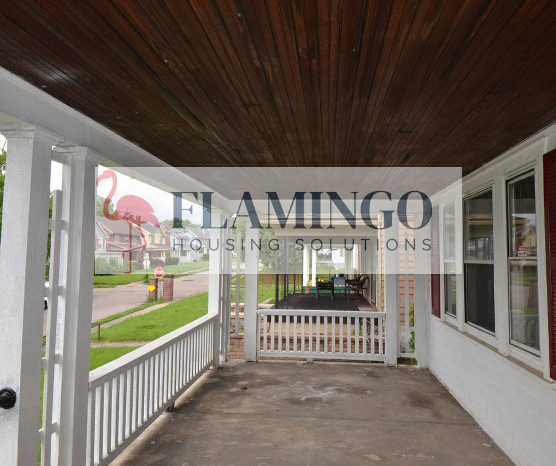 565 Kenwood Ave - Photo 2 of 17