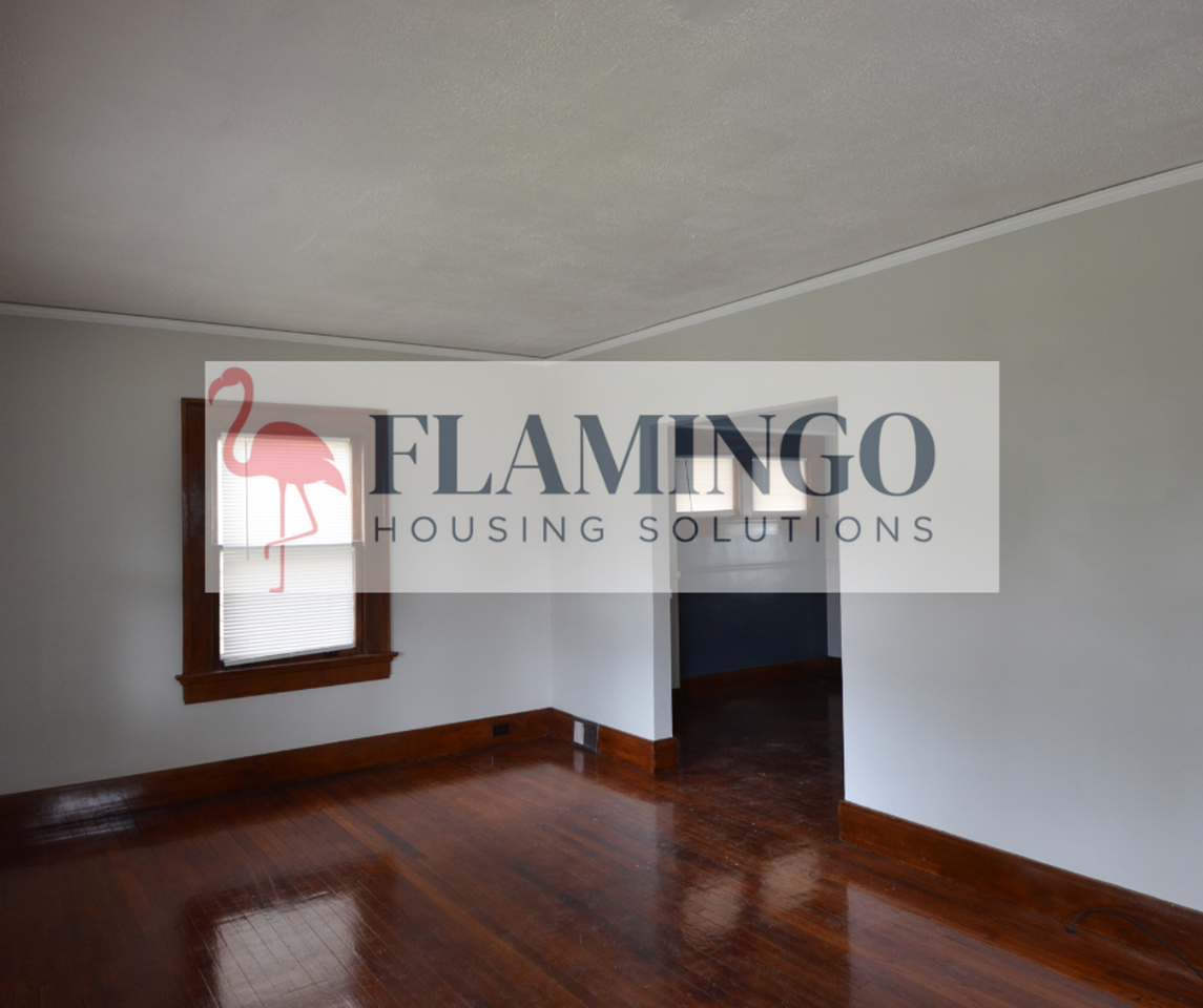 565 Kenwood Ave - Photo 3 of 17