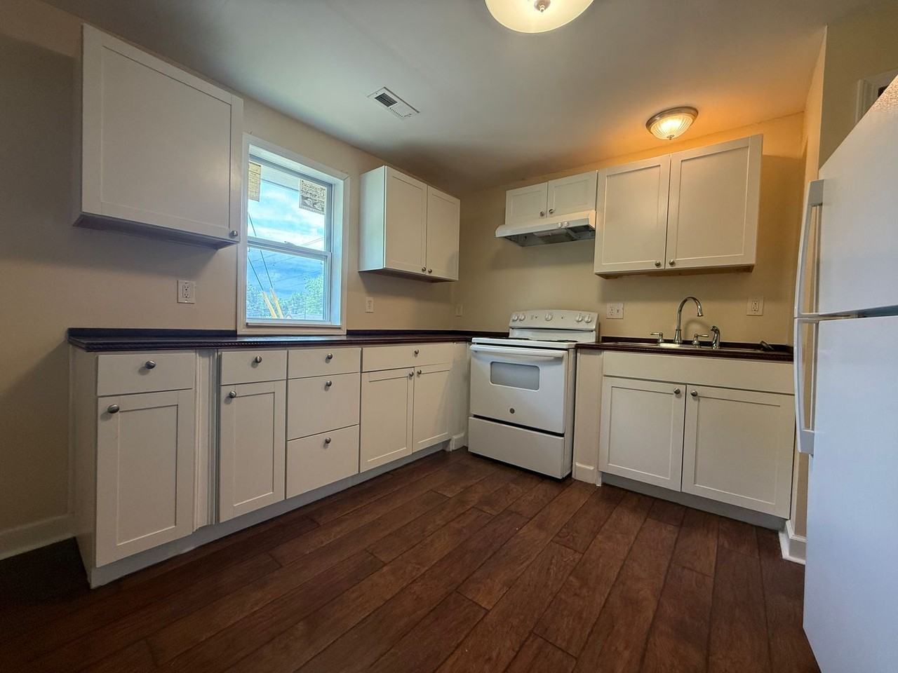 701 Salisbury St - Photo 2 of 9