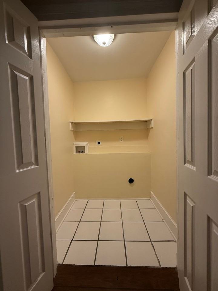 701 Salisbury St - Photo 3 of 9