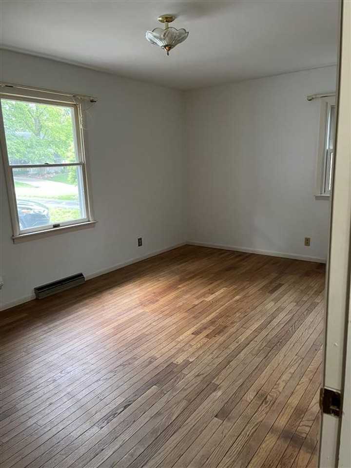 3025 Greenbrier Ave - Photo 6 of 25