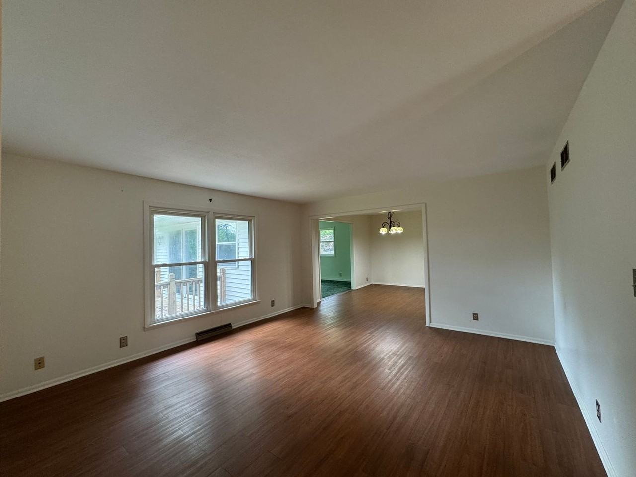 3025 Greenbrier Ave - Photo 4 of 25