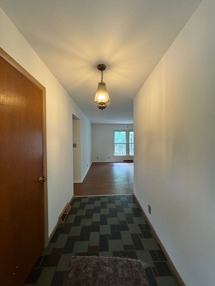 3025 Greenbrier Ave - Photo 3 of 25