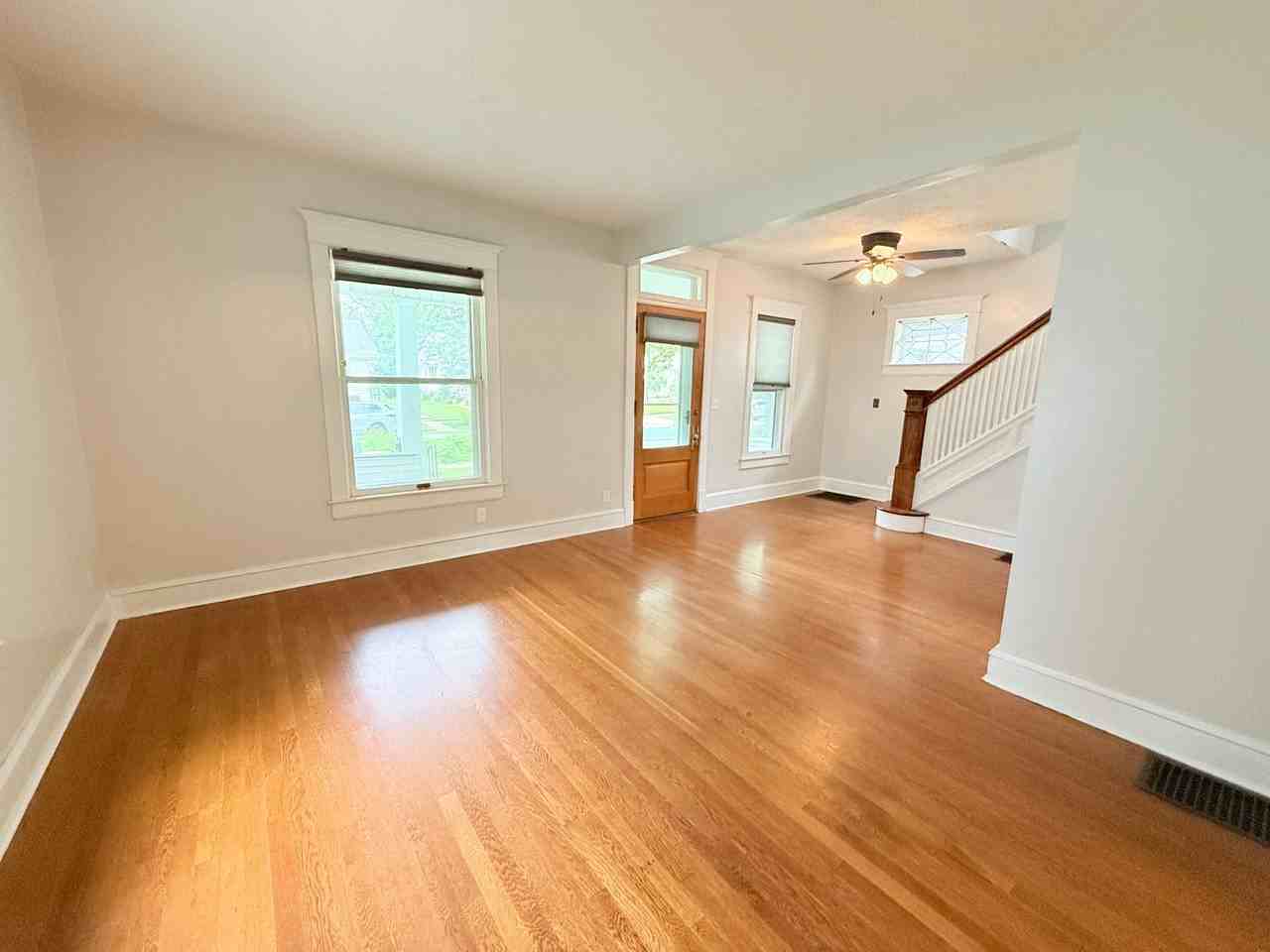 1910 E Taylor St - Photo 3 of 19