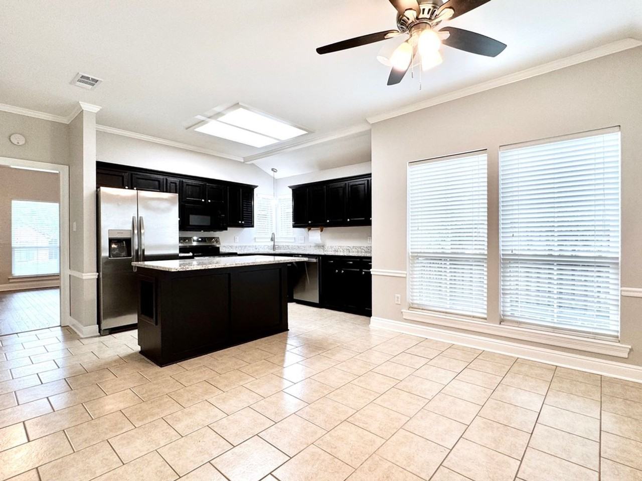 18440 Lakefield Ave - Photo 5 of 18