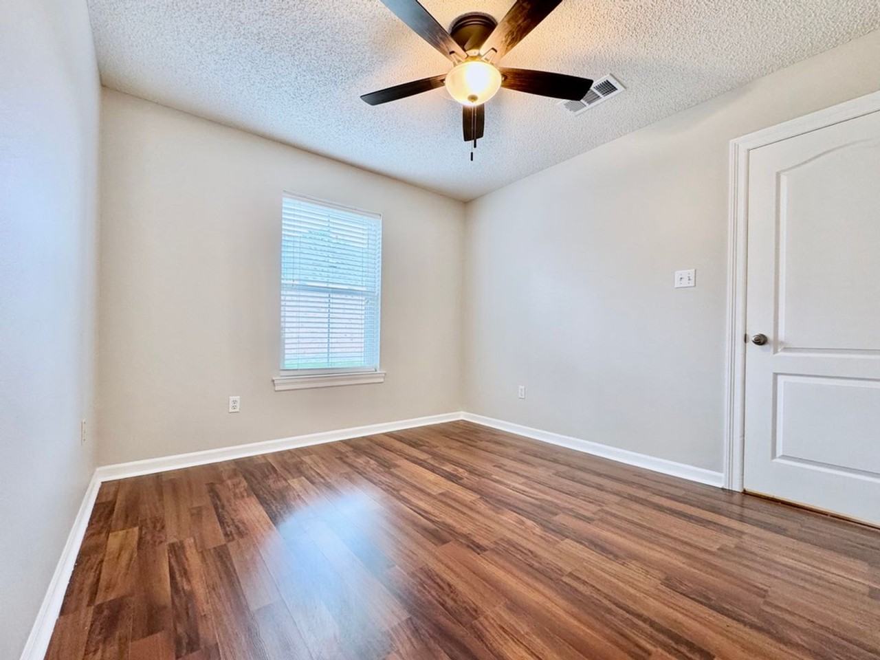 18440 Lakefield Ave - Photo 6 of 18