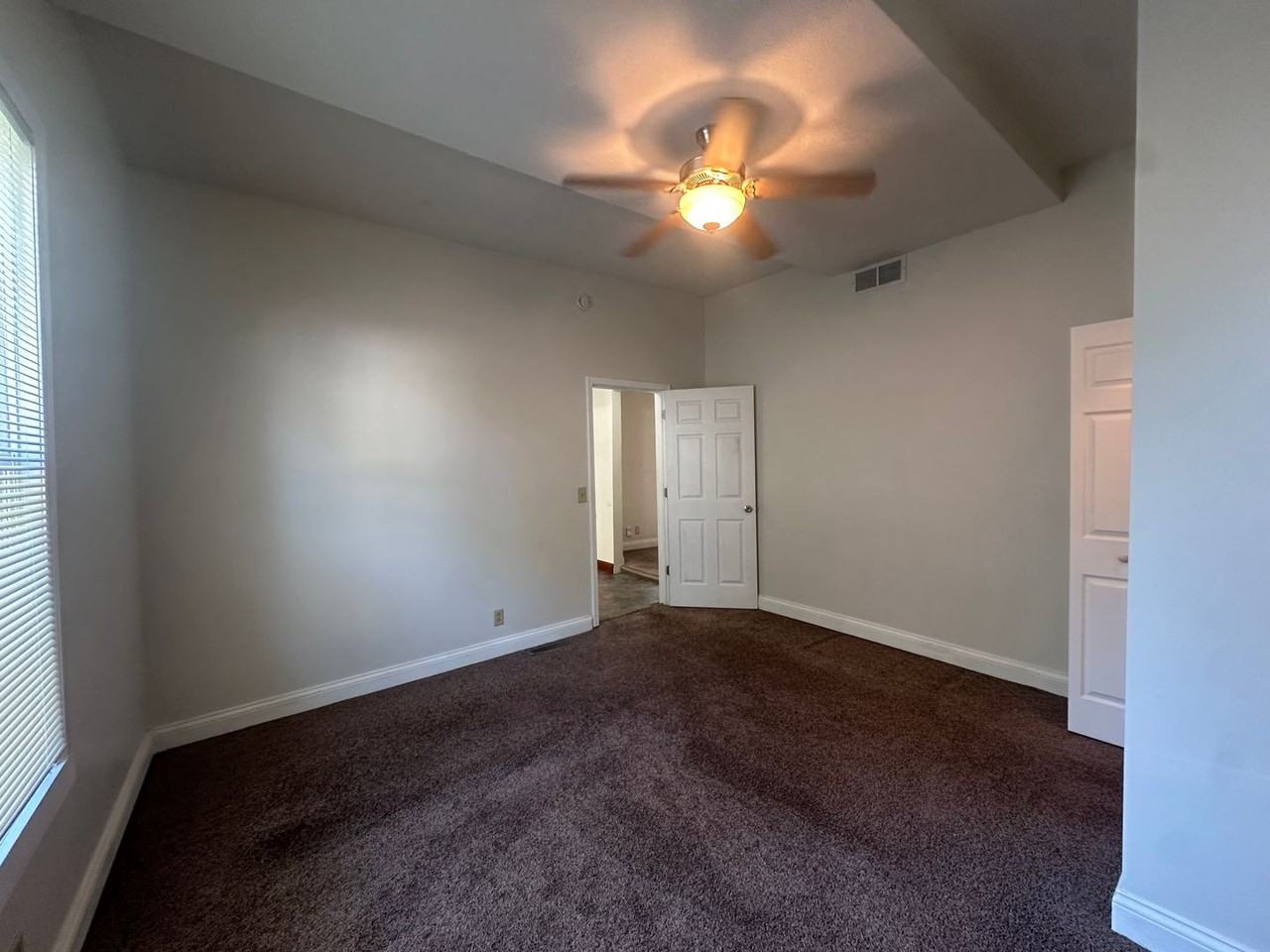 1607 N Roosevelt Ave - Photo 2 of 12