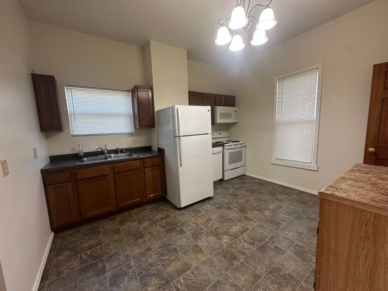 1607 N Roosevelt Ave - Photo 5 of 12