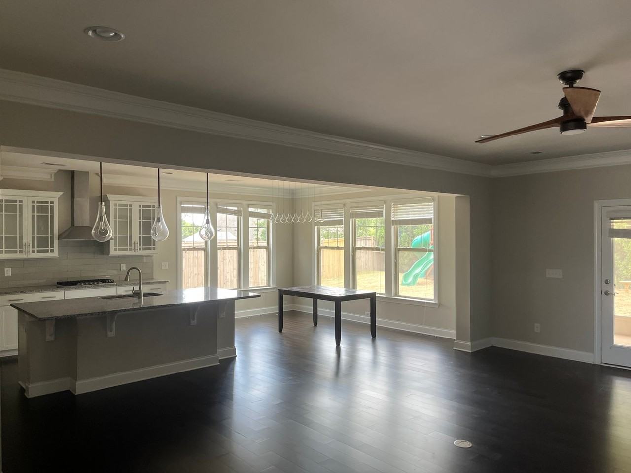 302 Glencairn Ct - Photo 4 of 23