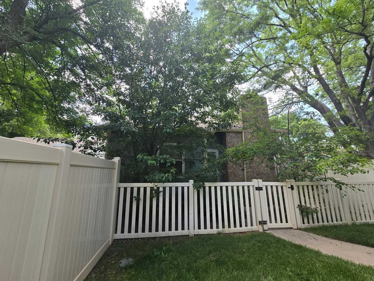 3119 Lake Park Way - Photo 6 of 38