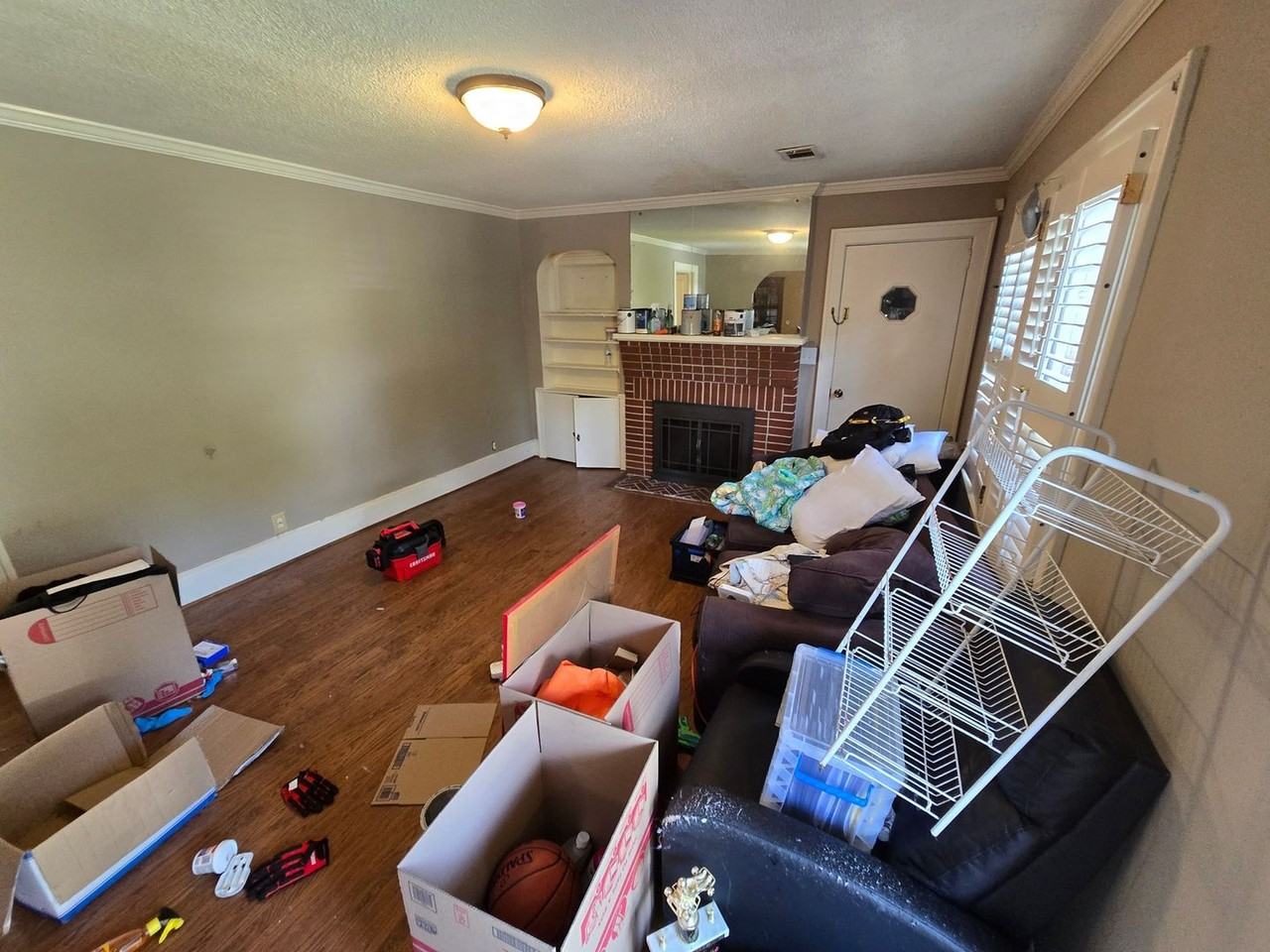 870 Laurel Ave - Photo 2 of 11