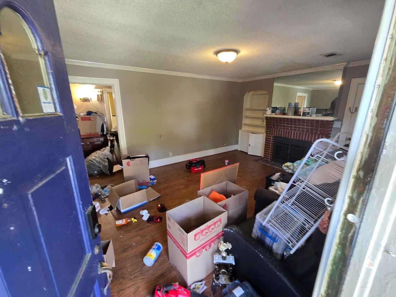 870 Laurel Ave - Photo 3 of 11