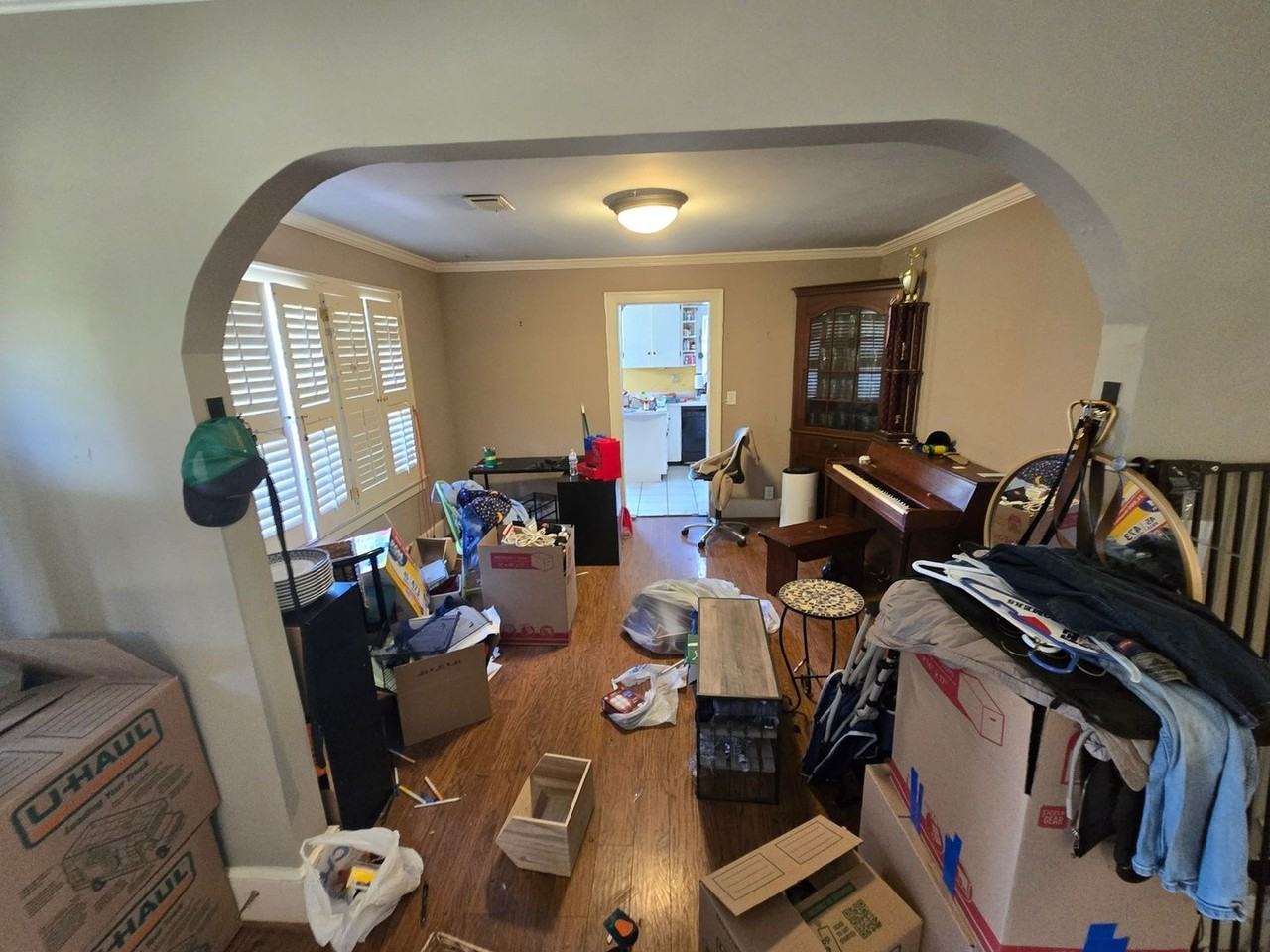 870 Laurel Ave - Photo 4 of 11