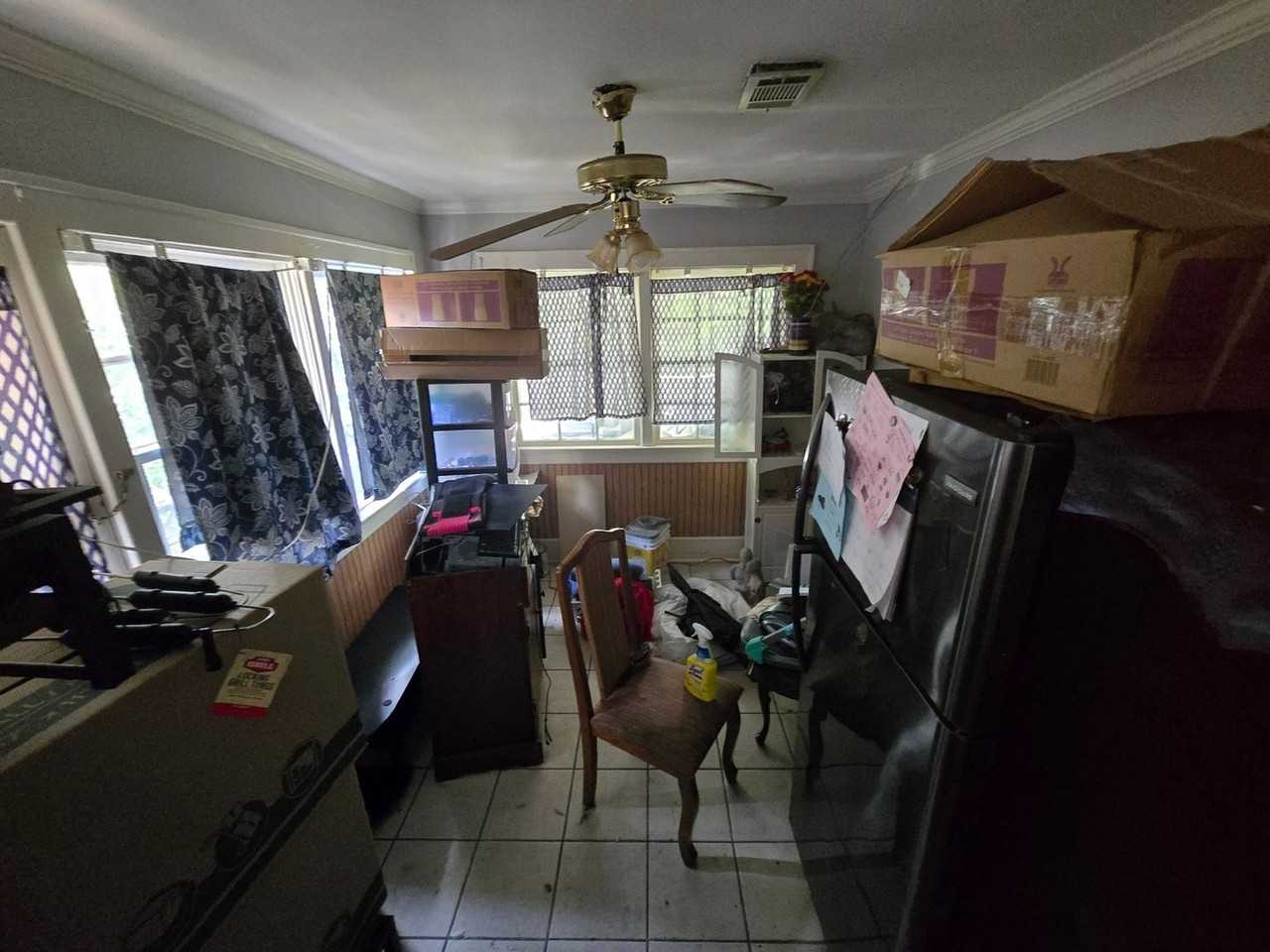 870 Laurel Ave - Photo 6 of 11