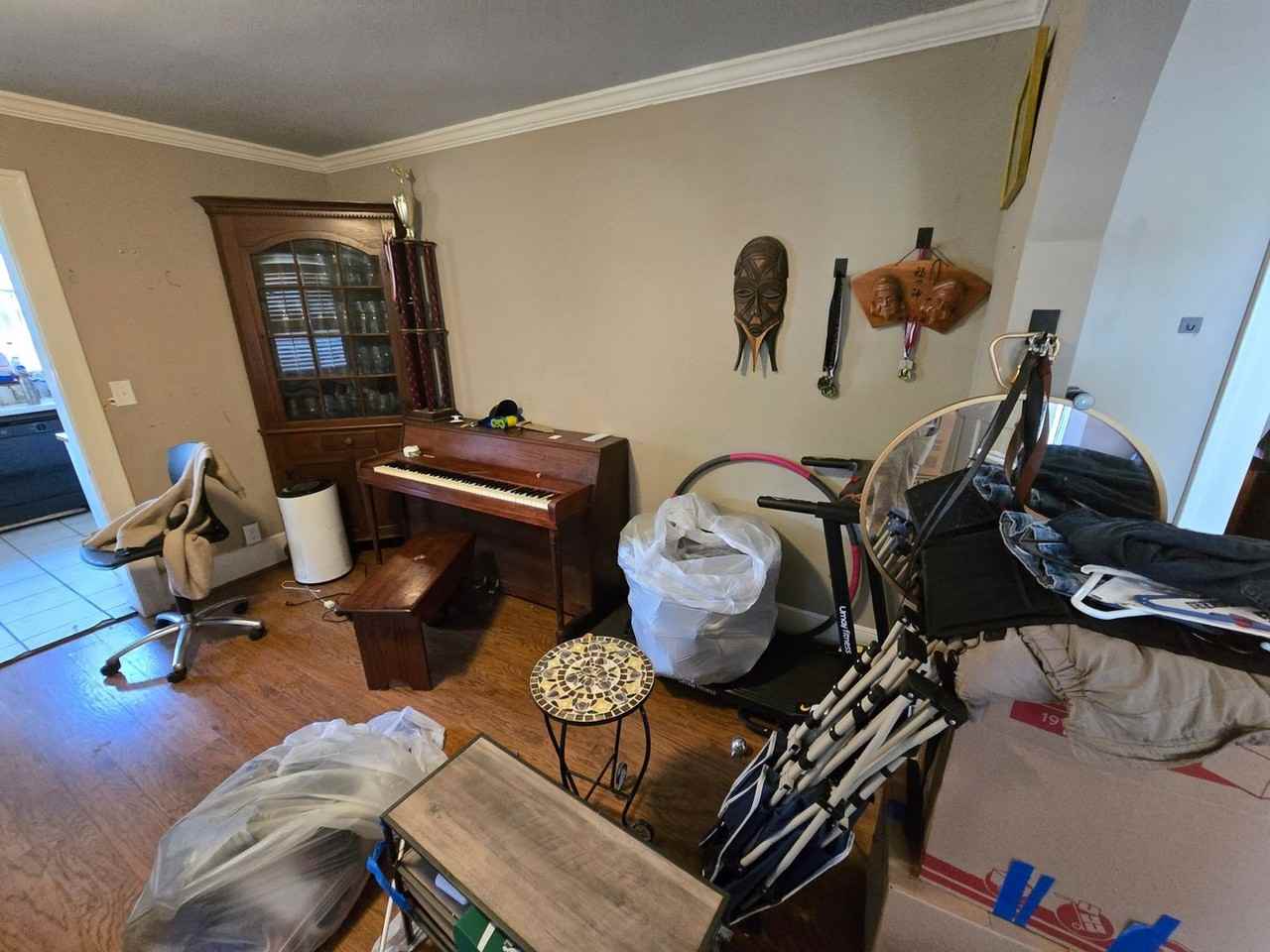 870 Laurel Ave - Photo 7 of 11