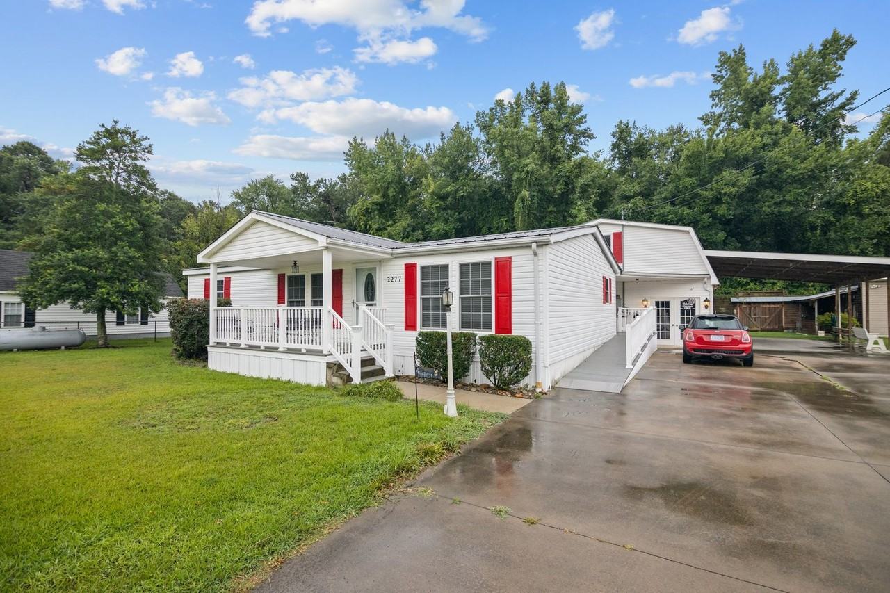 2277 Hull Rd - Photo 2 of 33