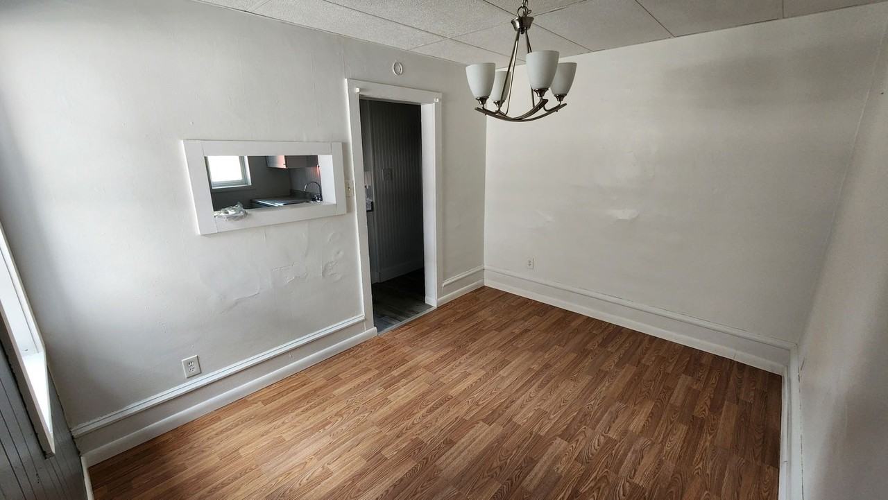 11 S Market St - Photo 6 of 22