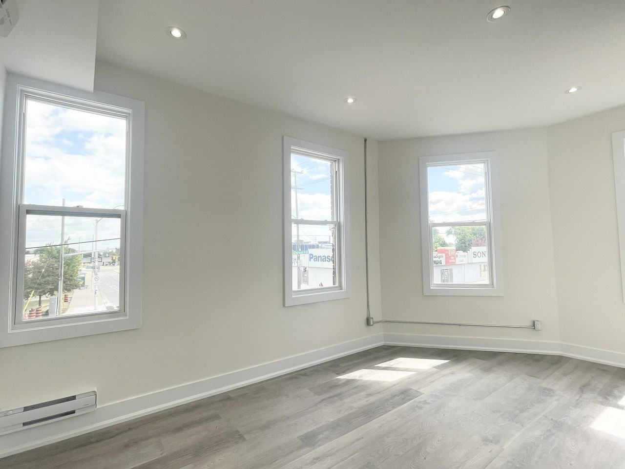 293 Kenilworth Avenue North #4 - Photo 3 of 7