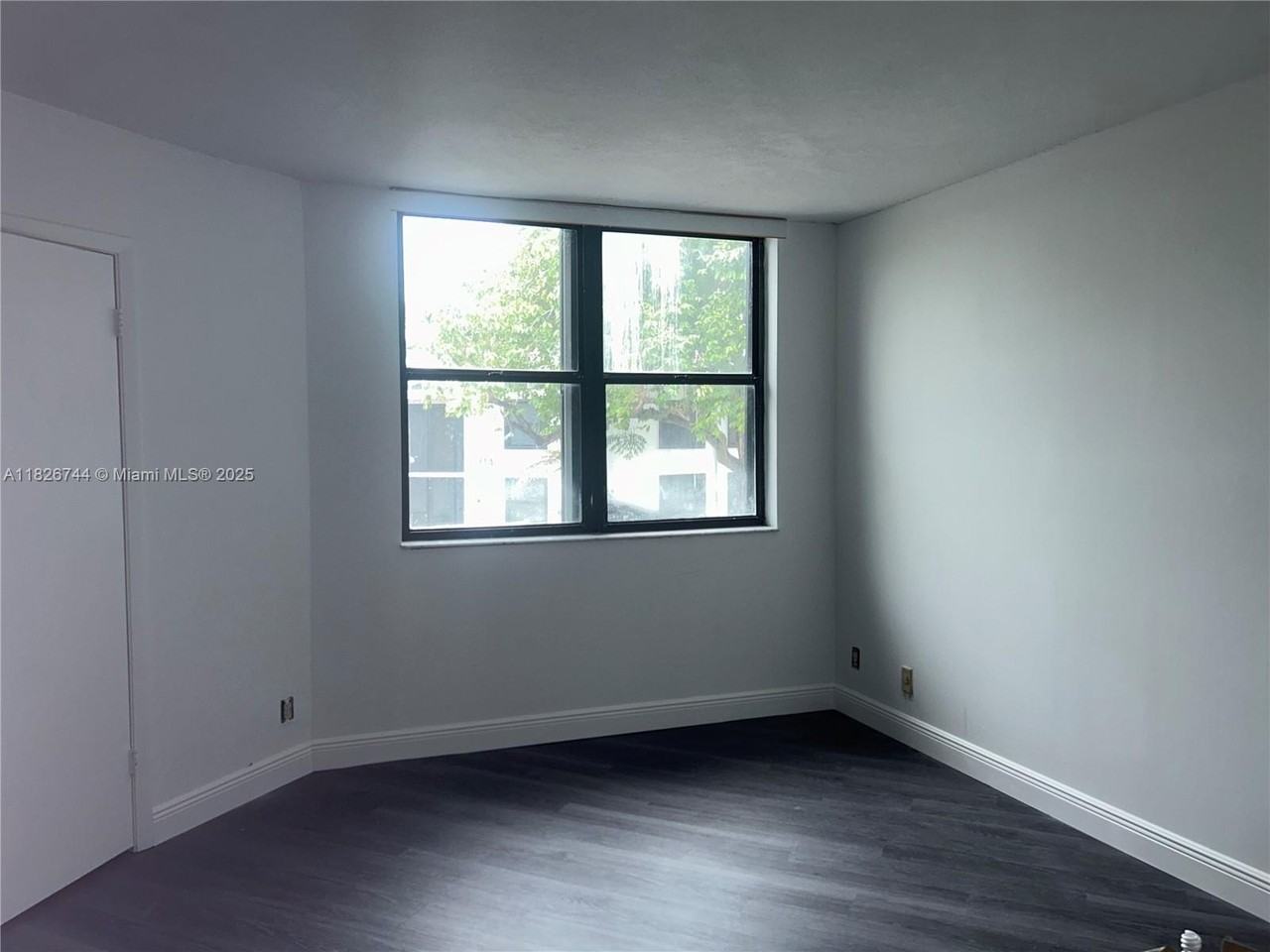 213 Lake Pointe Dr #202 - Photo 3 of 15