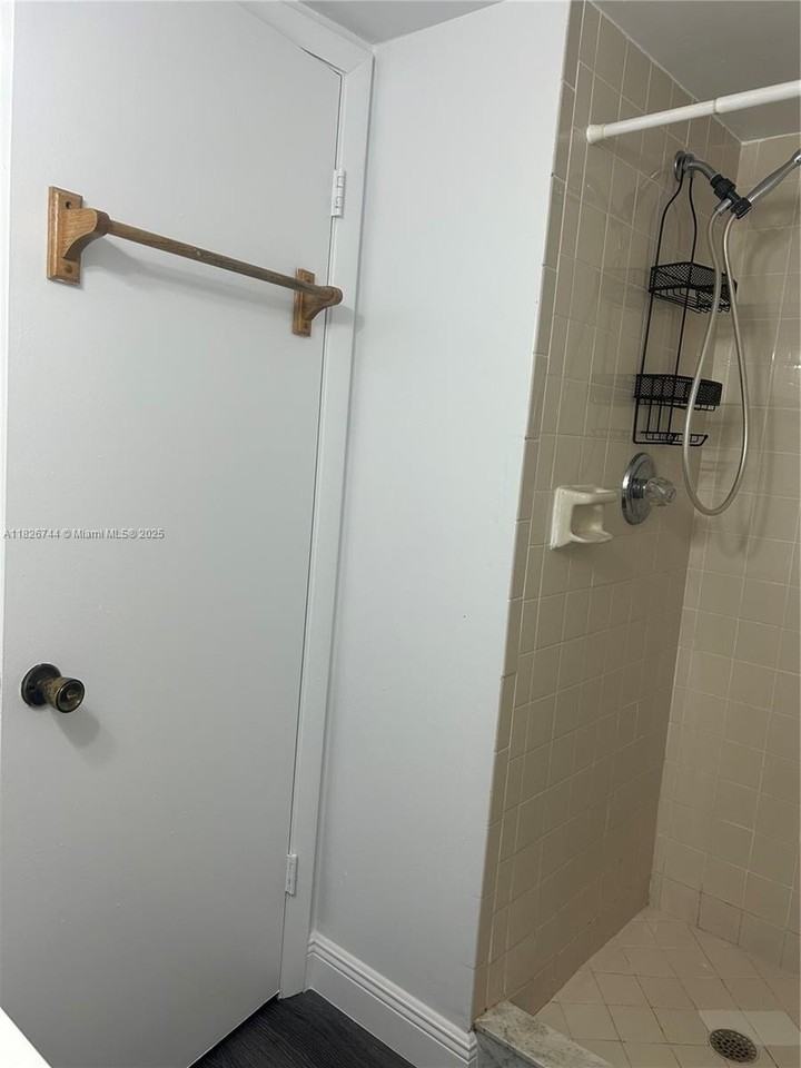 213 Lake Pointe Dr #202 - Photo 7 of 15