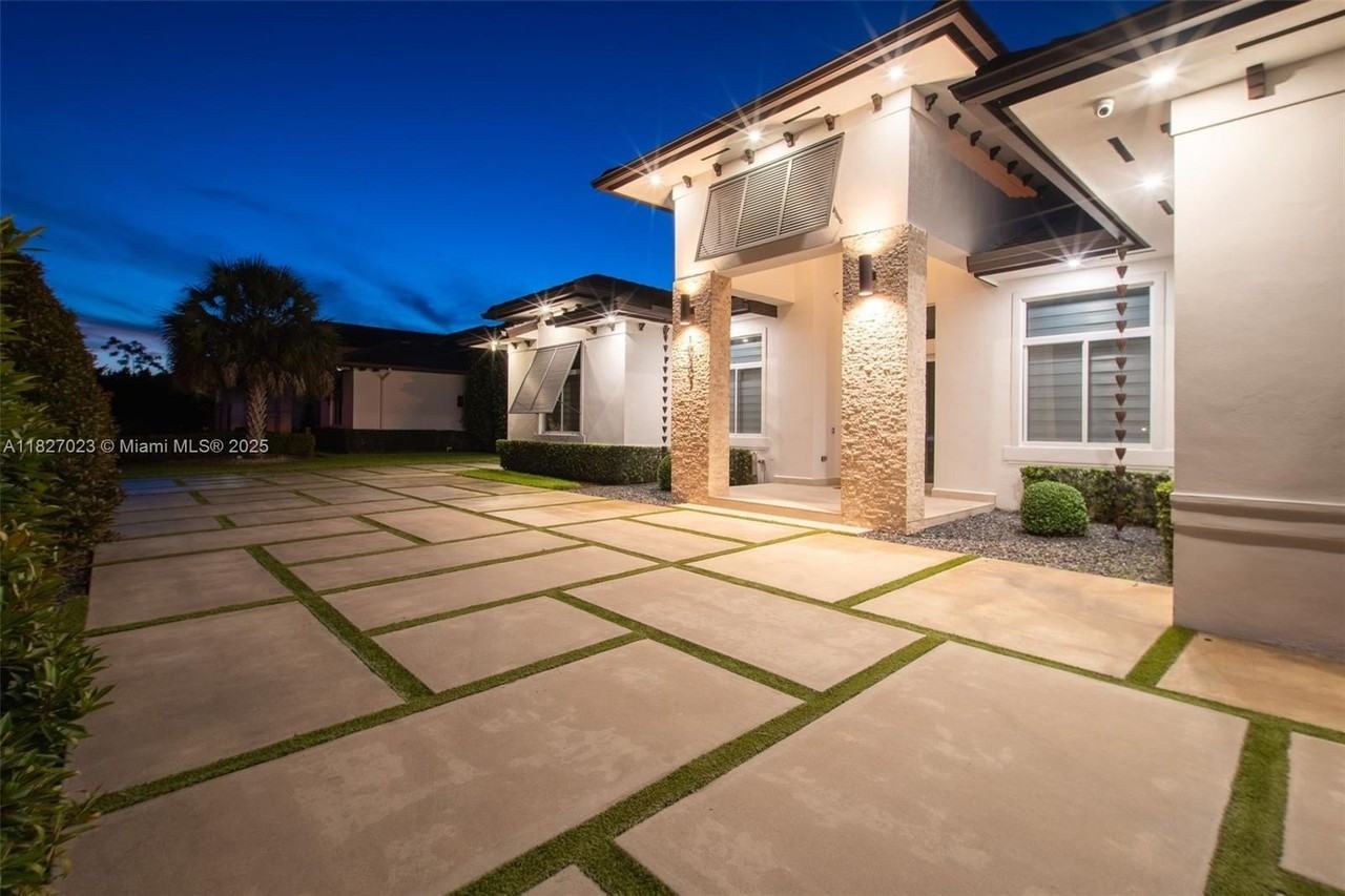 10203 Southwest 136th Street #0 - Photo 3 of 50