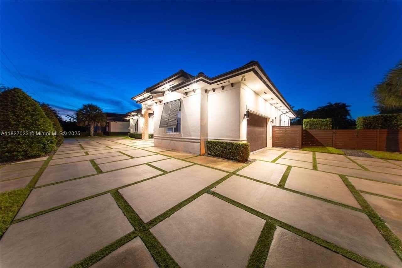 10203 Southwest 136th Street #0 - Photo 4 of 50