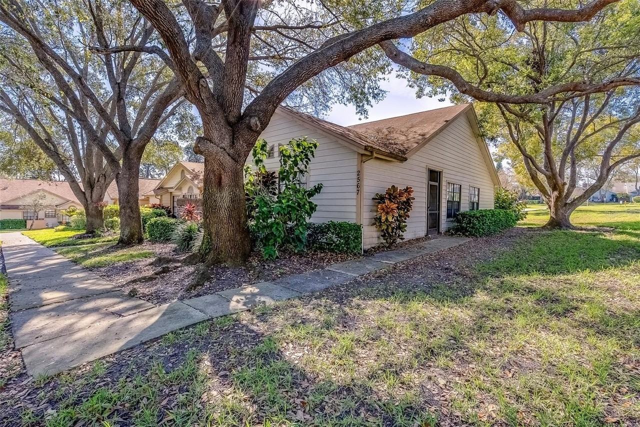 2567 Bentley Dr - Photo 2 of 50