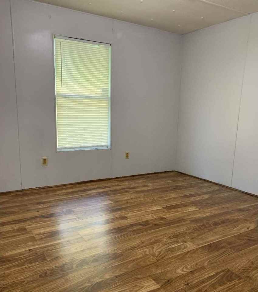 155 Ne Nikita Pl - Photo 5 of 9