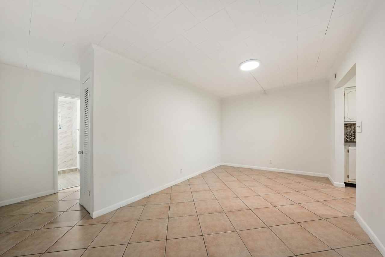 710 710 N K 203 Street #203 - Photo 7 of 17