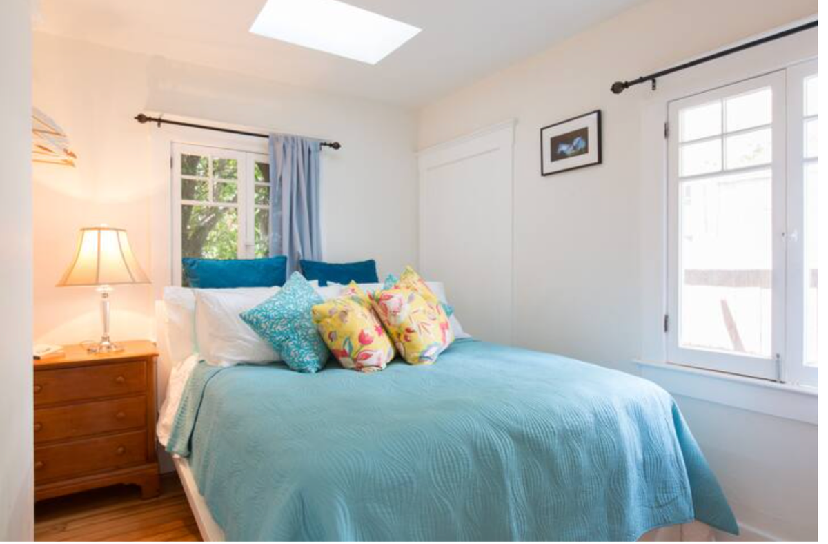 1109 Cabrillo Ave - Photo 4 of 10