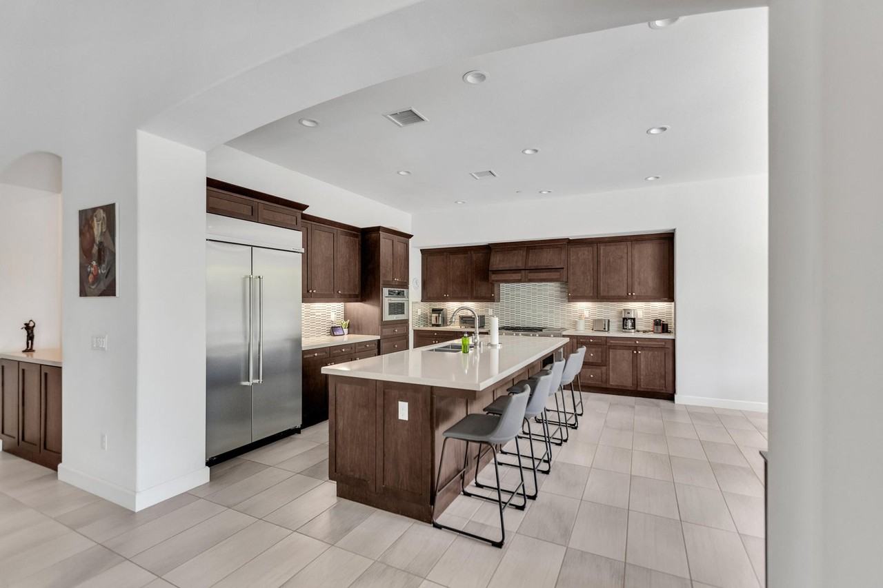 81805 Four Seasons Pl - Photo 2 of 36