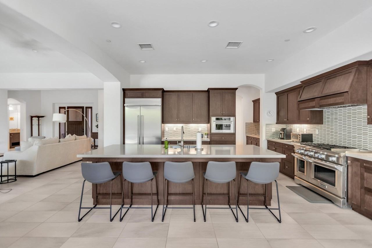 81805 Four Seasons Pl - Photo 3 of 36