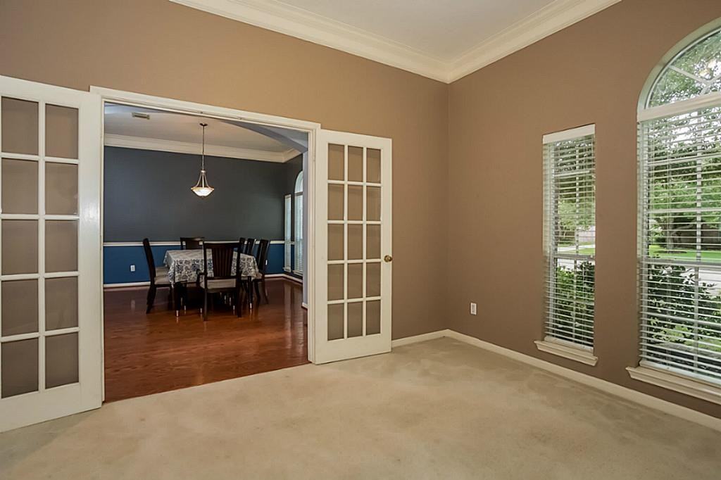 6105 Jordan Dr - Photo 4 of 37