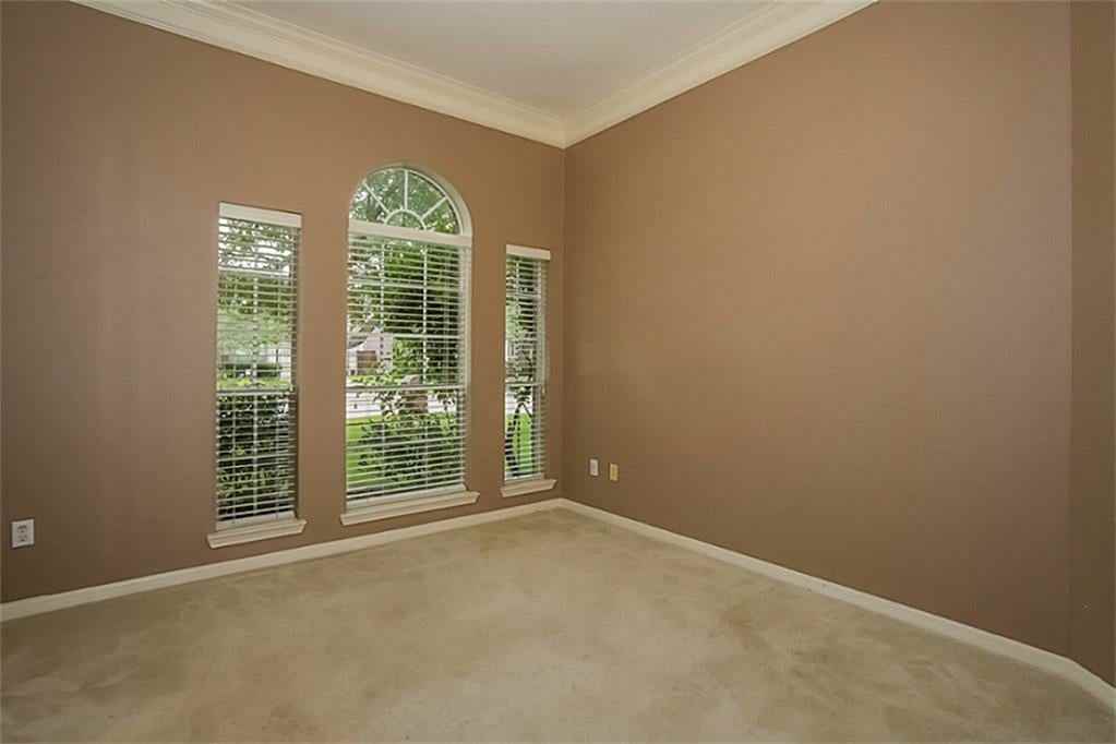 6105 Jordan Dr - Photo 5 of 37