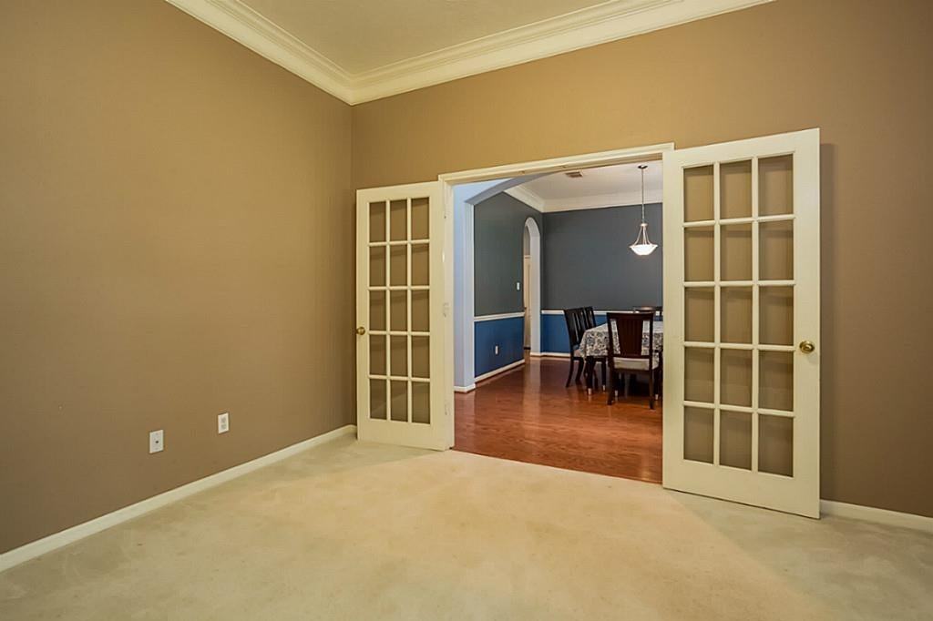 6105 Jordan Dr - Photo 6 of 37