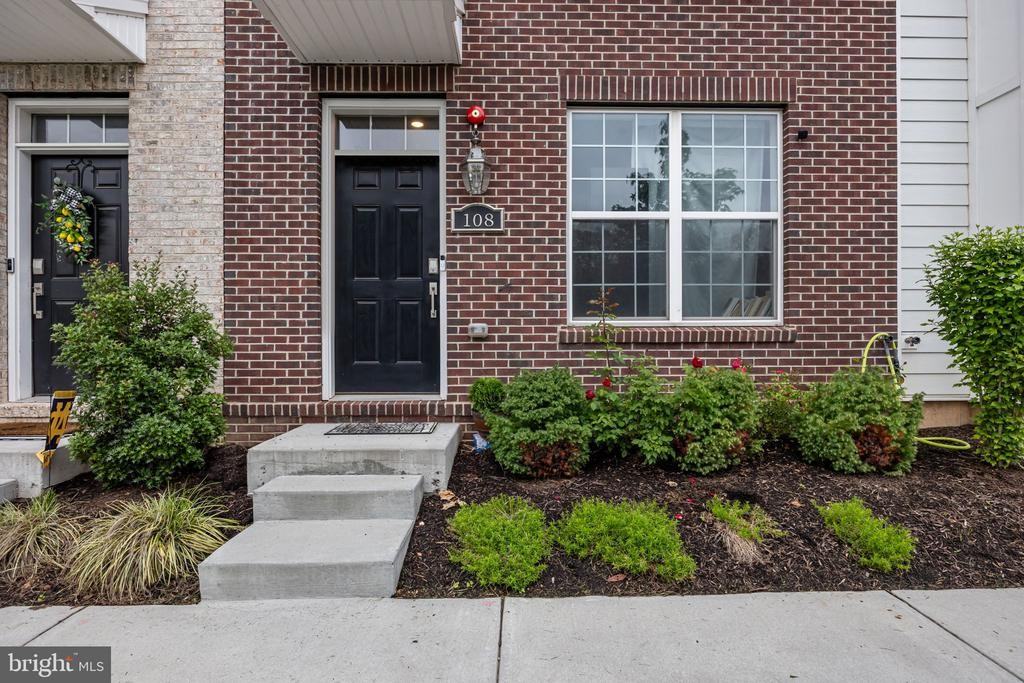 108 Annapolis St - Photo 2 of 44