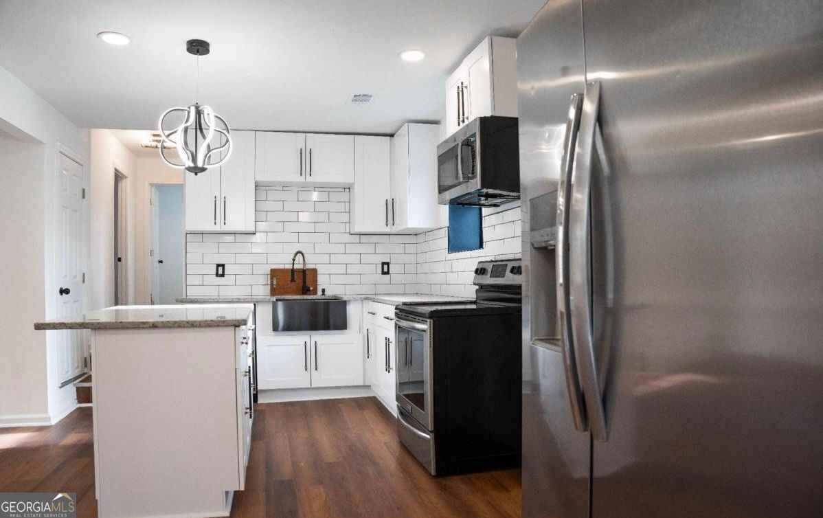 683 Almon Rd - Photo 2 of 18