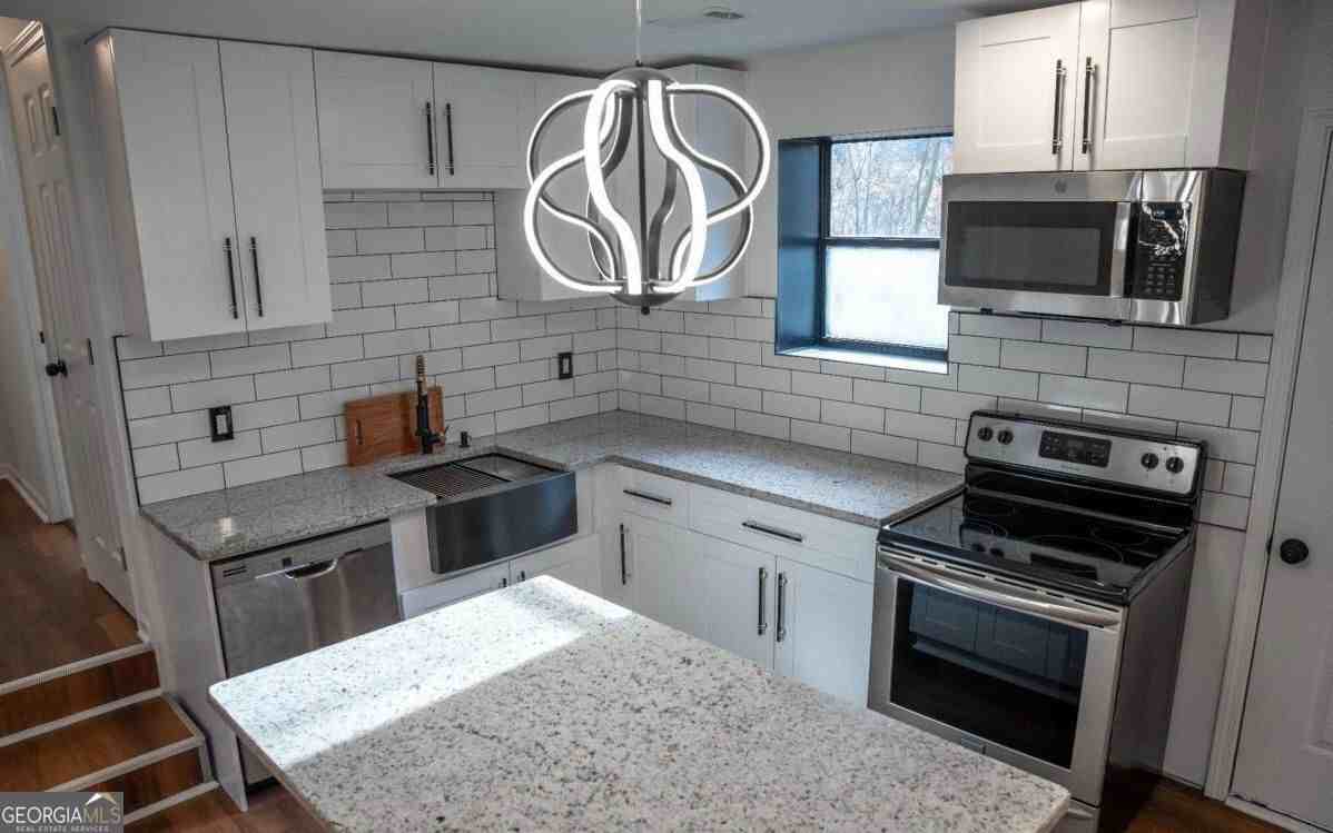 683 Almon Rd - Photo 3 of 18