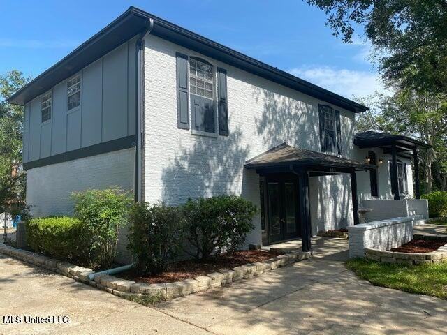 900 Sea Cove St - Photo 2 of 13