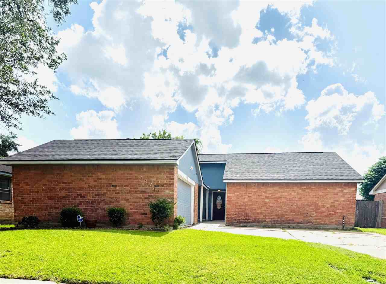 1371 Stevenage Ln - Photo 2 of 48