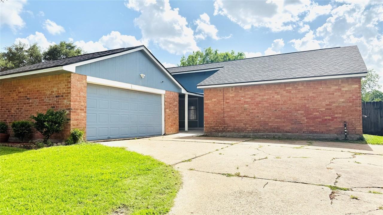 1371 Stevenage Ln - Photo 3 of 48
