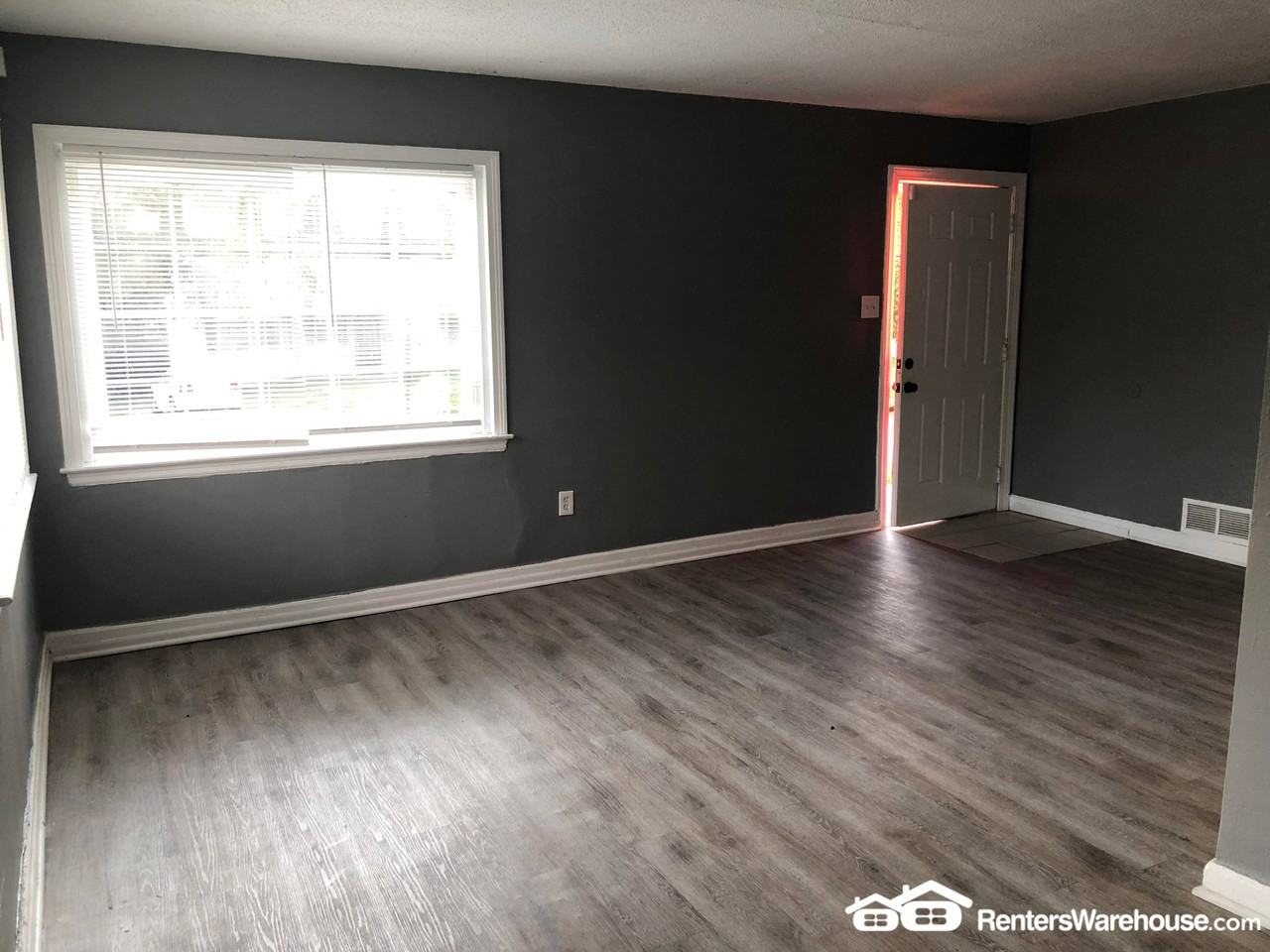 6133 Walrond Ave - Photo 2 of 9