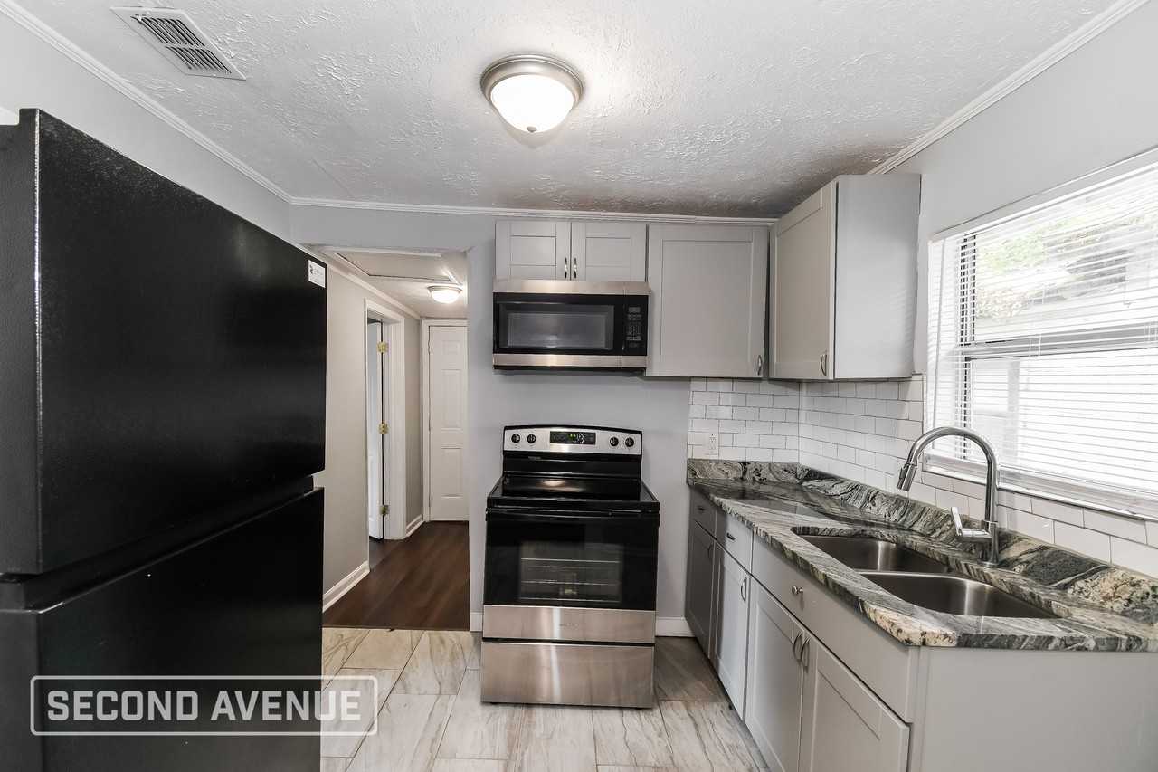 261 Watts St - Photo 2 of 23