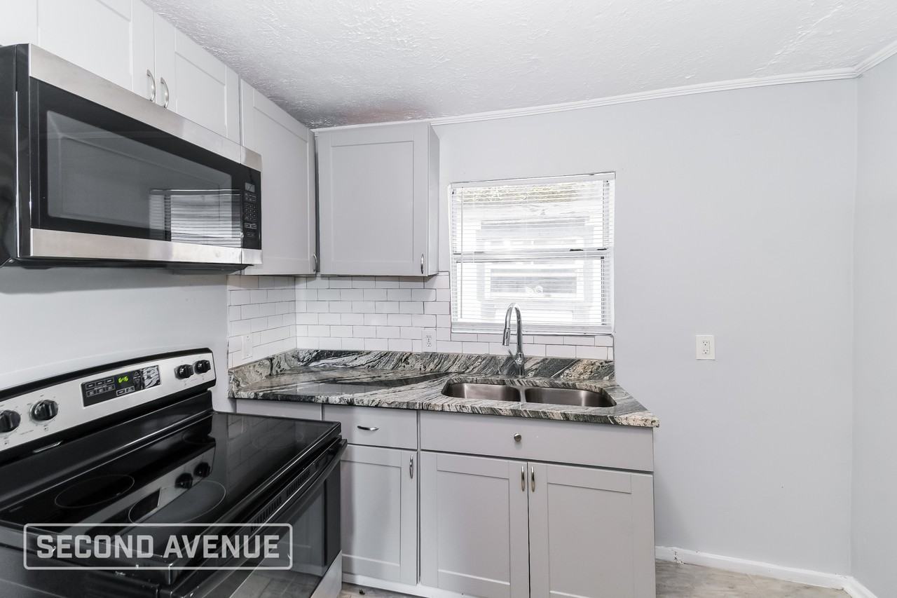 261 Watts St - Photo 3 of 23