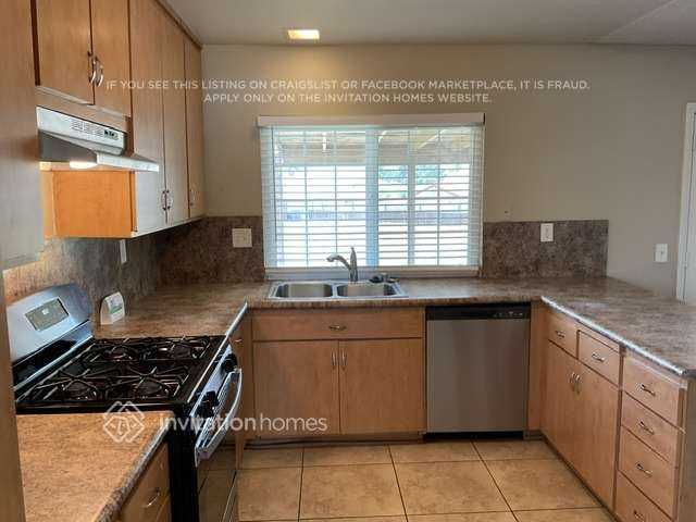 5055 Citadel Ave - Photo 3 of 12