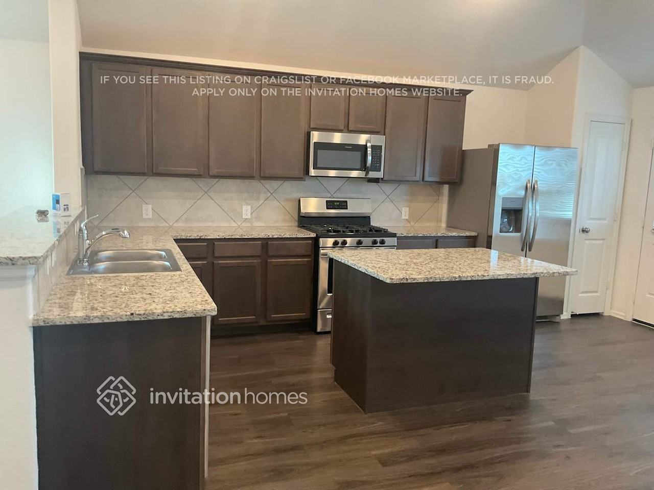 445 Pecan Landing Ln - Photo 4 of 16