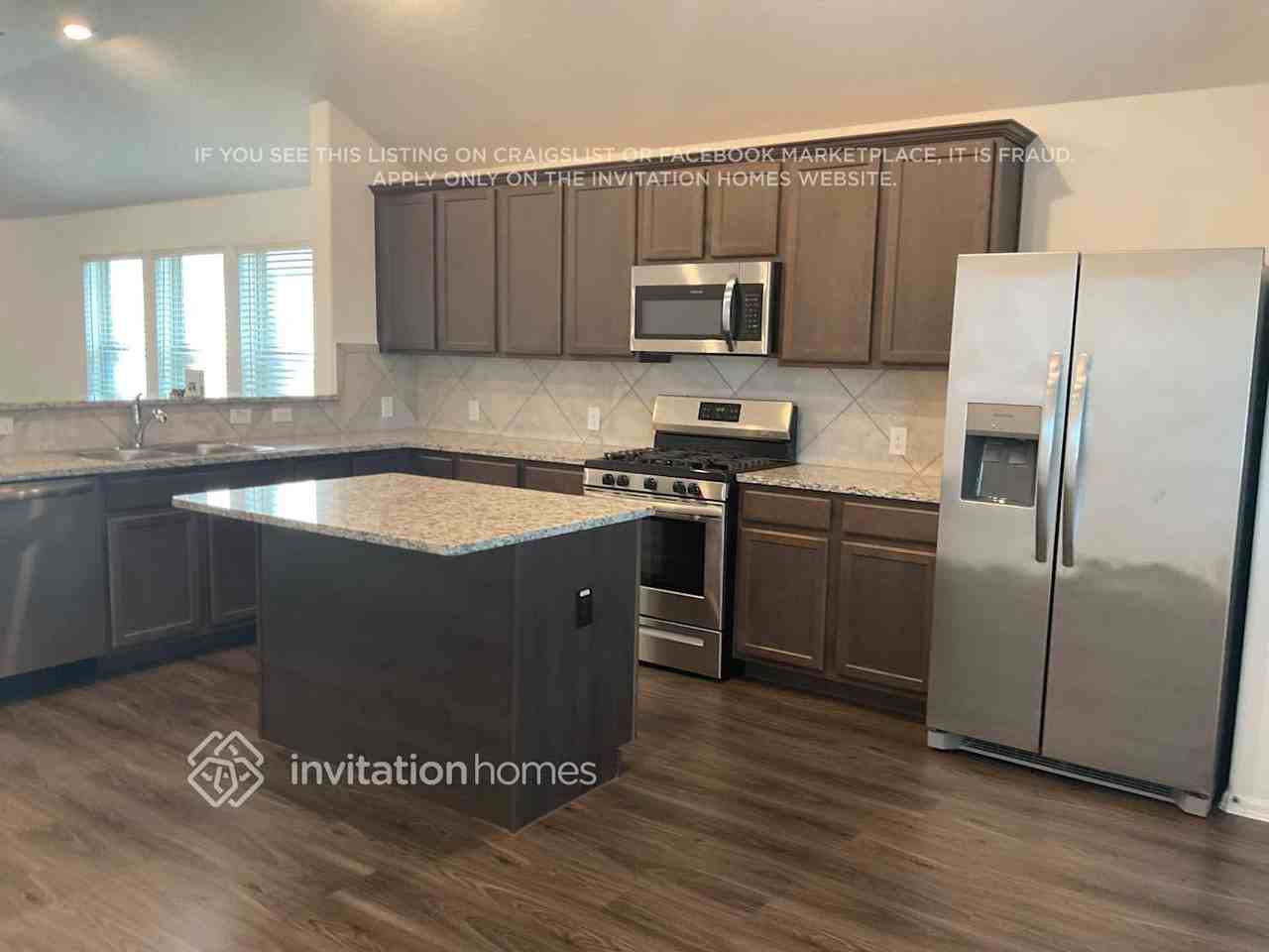 445 Pecan Landing Ln - Photo 5 of 16