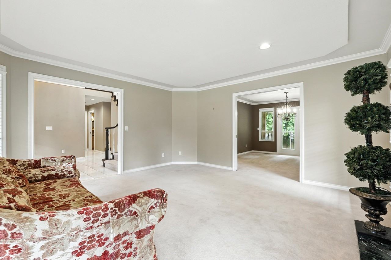 12090 57 Avenue - Photo 4 of 32
