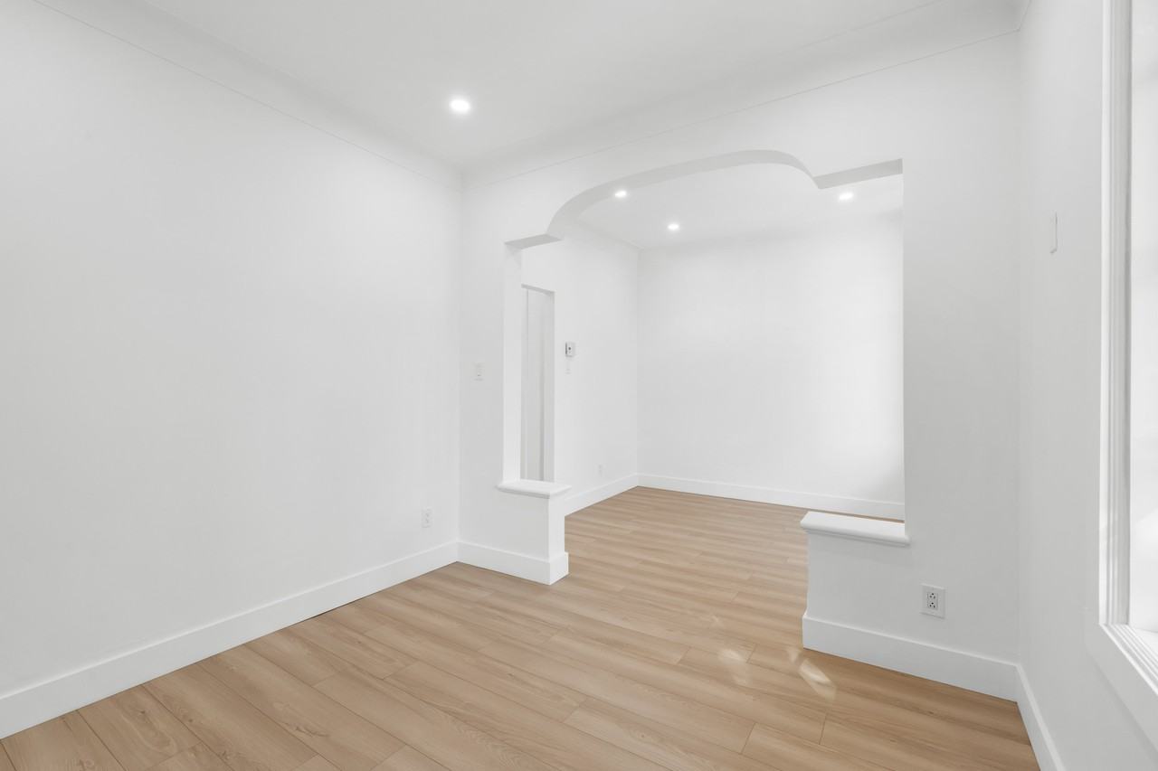 1102 Rue St-Germain - Photo 2 of 8